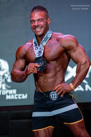 MEN'S PHYSIQUE 174